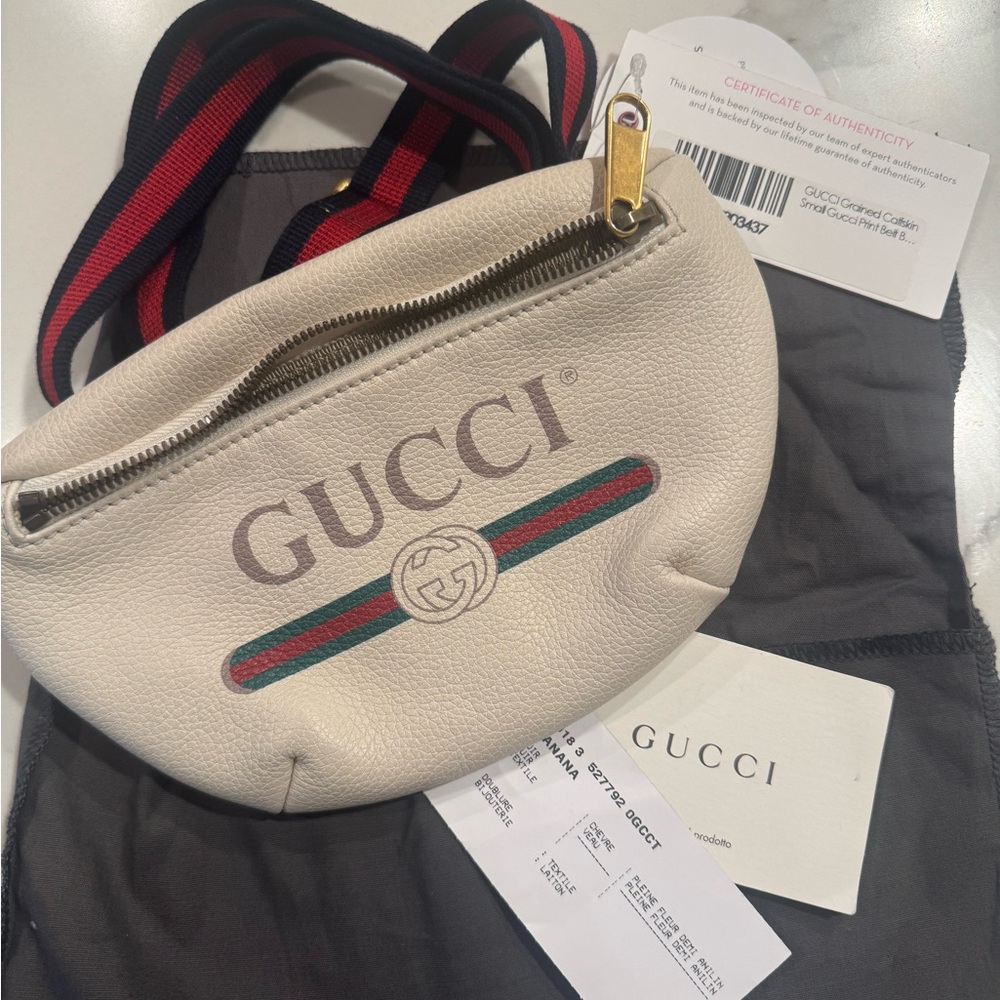 Gucci Grained calfskin small logo belt bag